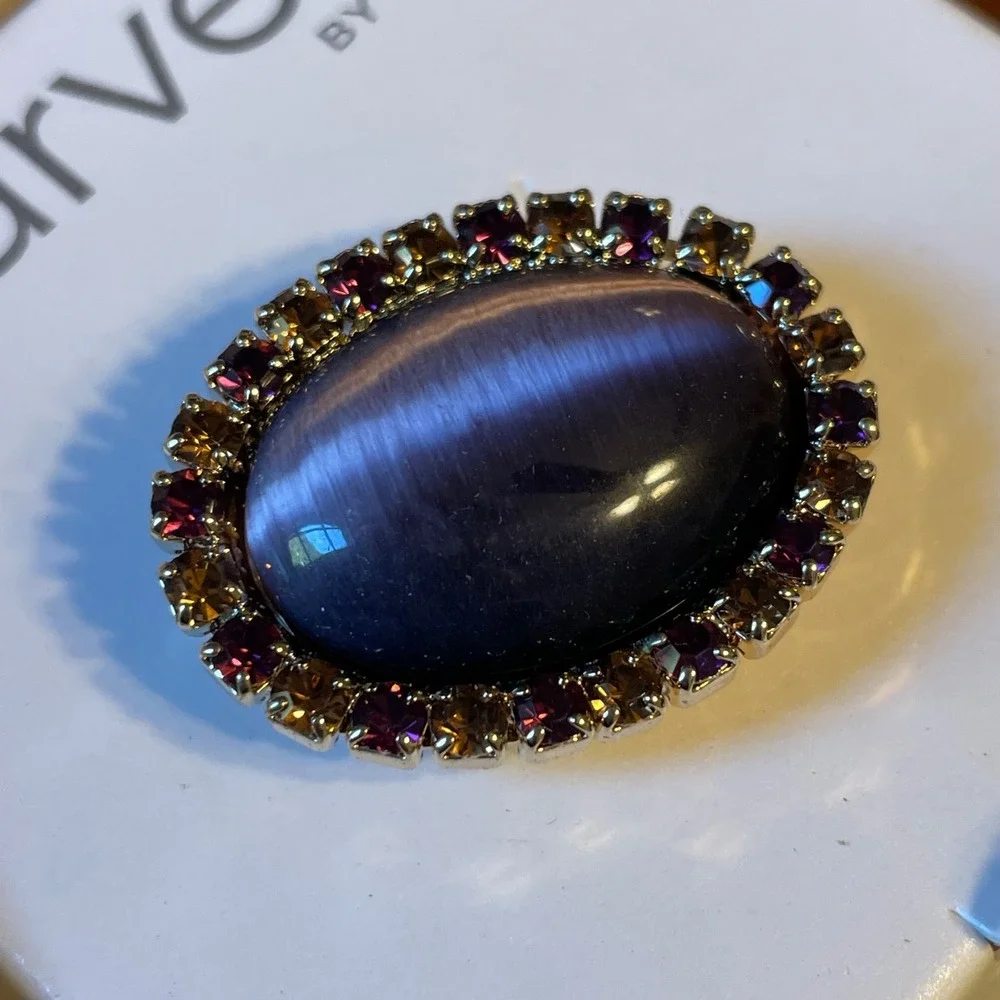 Marvella by Monet Purple Cats Eye Rhinestone Brooch Gold Tone Oval Pin New Box‎